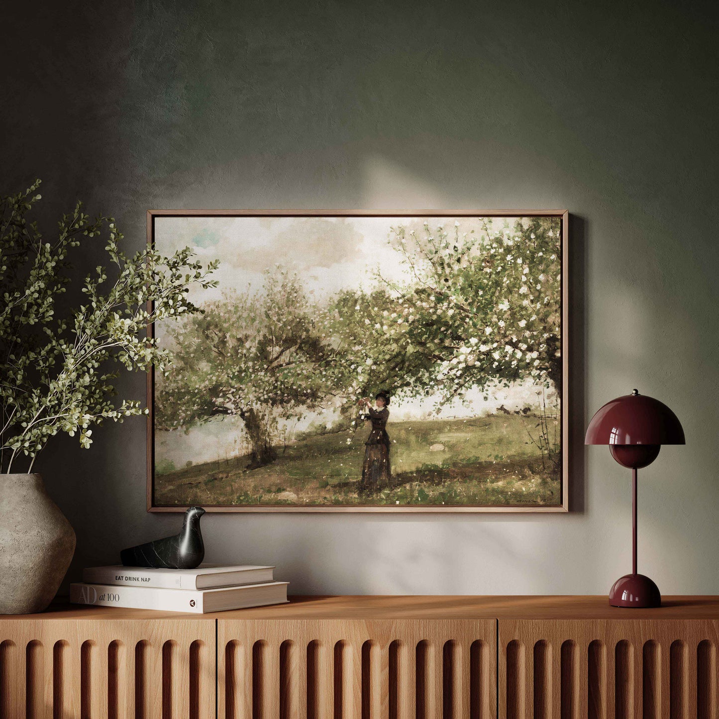 Exklusiv inramad canvastavla i stort format. Retro oljemålning av blommande äppelträd.