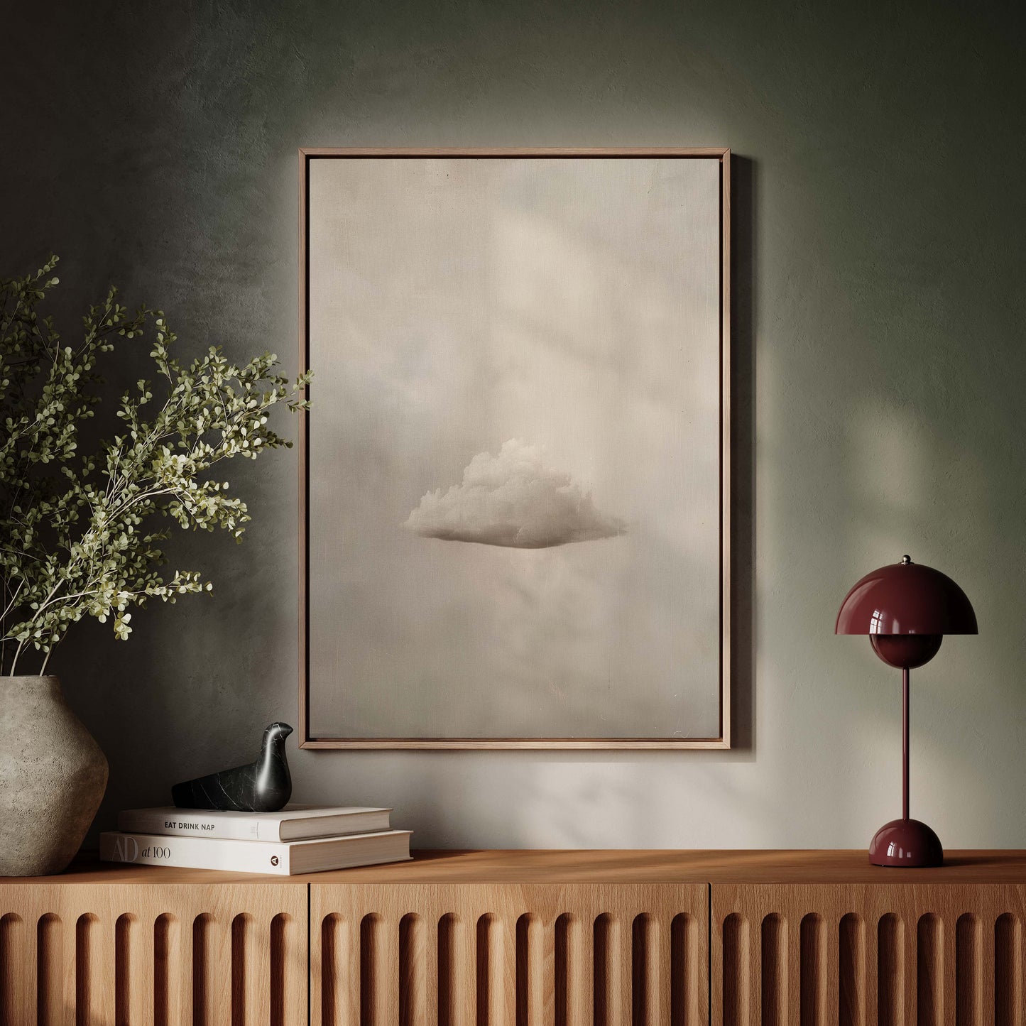 Exklusiv inramad canvastavla i stort format. Fluffigt moln på beige bakgrund.