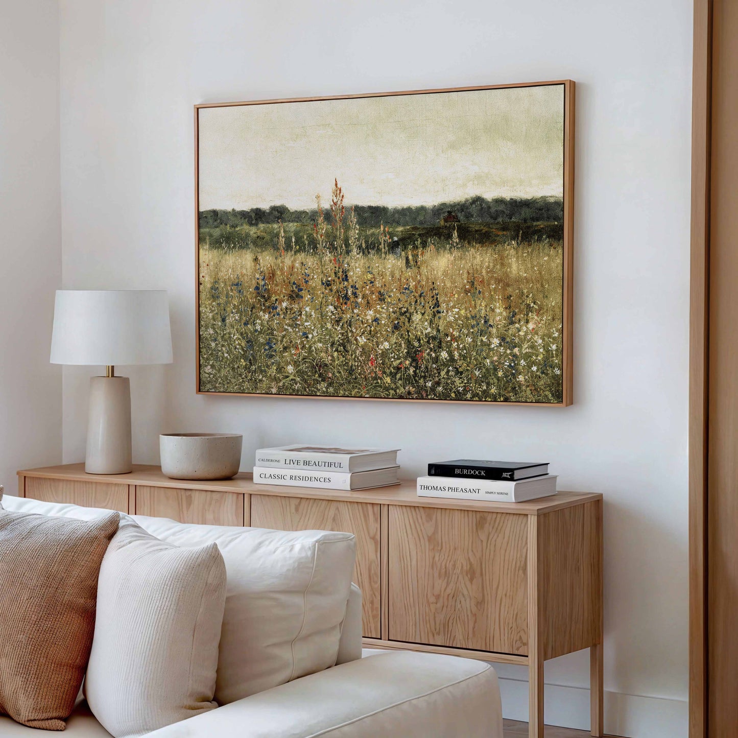 Exklusiv inramad canvastavla i stort format. Berömd retro oljemålning av vildblommor på äng.