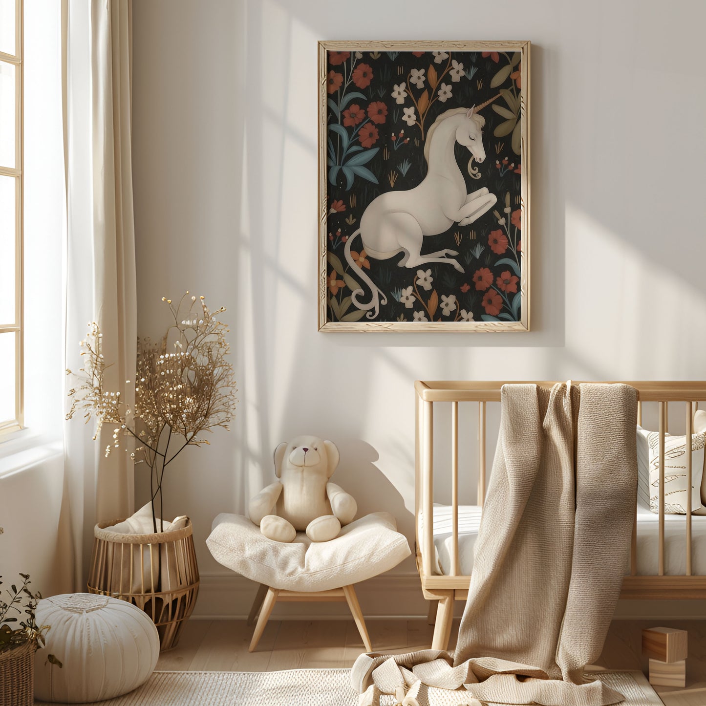 Poster, enhörning och blommor på svart bakgrund.