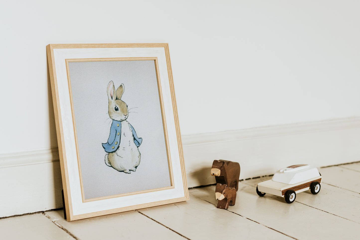 Klassisk Beatrix Potter "Peter Rabbit" illustration för barnrummet.